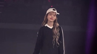 اجرای آیو کنسرت 《HEREH 》epilogue by iu