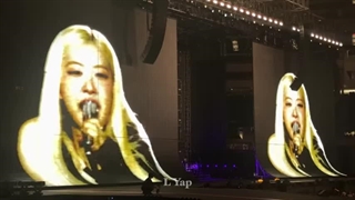 اجرای آهنگ 3am از رزی در استادیوم سوفی لس آنجلس تور ددلاین