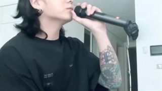 قشنگ صداش آرامش رو به روح آدم تزریق میکنه...