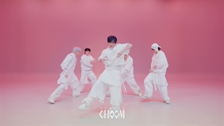 اجرای BEAUTIFUL STRANGERS از TXT در STUDIO CHOOM