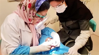 دندان جا مانده و خونریزی مکرر: درمان صحیح و دلایل آسیب به لب‌ها