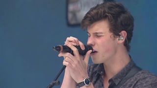 اجرای THERE’S NOTHING HOLDING ME BACK از SHAWN MENDES