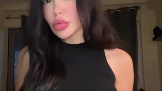 یادمه قدیم برای دو ثانیه از این ویدیو شش ماه التماس میکردیم ولی الان:/