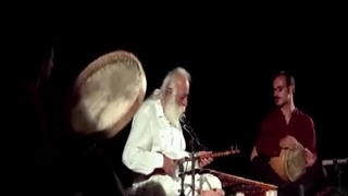 سه تار و آواز محمدرضا لطفی، بداهه نوازی بیات اصفهان، تمبک سجاد منصوری، دف نبیل یوسف شریداوی، شعر مولانا با من صنما