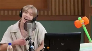 سوال با چکش پلاستیکی سانها رو میزنه و سانها بعد مدت ها واکنش نشون میده