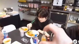 فقط اینکه برام خیلییی عزیزنن.... خوشحالمم از ۱۷ سالگیم تا الان که ۲۱ سالمه استی بودم و می مونم♡♡ تولدمون مبارک 2025.8.1