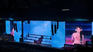 Holssi by iu کنسرت《HEREH》