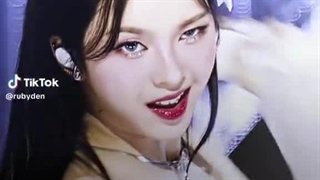 Ahyeon and chiquita _ کپ پلییییز