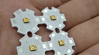 ال ای دی پرتو فرابنفش uv.c با طول موج کوتاه 280 نانومتر روی پی سی بی لحیم شده