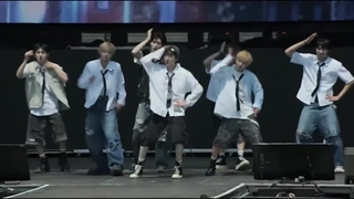 اجرای کیک فلیپ در لولاپالوزا . کپشن .