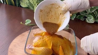 طرز تهیه مرغ شکم‌پر زعفرانی مجلسی | خوش‌عطر، خوش‌طعم و مخصوص مهمانی