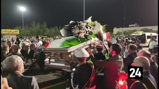 مراسم استقبال از پیکر استاد مرحوم محمود فرشچیان در اصفهان - با خادمین امام رضا(ع)