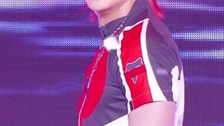 فنکم بنگ چان در اجرای آهنگ ceremony از استری کیدز