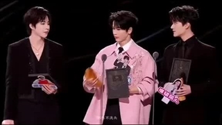 پسرای قد بلند و جذابم