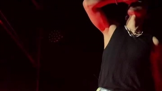 چانیول مشروب فن رو میخوره