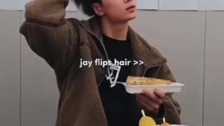 وقتی جی موهاش رو به پشت میزنه(,,♡ᵕ♡,,)