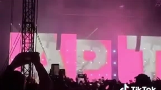 رزی امروز اینجا اجرا داره!!!کپشن