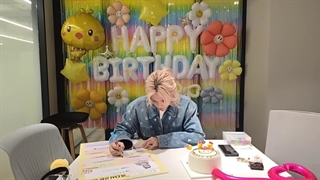 لایو تولد فلیکس STRAY KIDS در تاریخ 2025.9.15 همراه زیرنویس فارسی آنلاین ♡♡ کپ