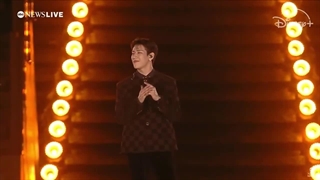 اجرای بم بم در کنسرت Grace For The World با آهنگ آلبوم جدیدش Angel in Disguise