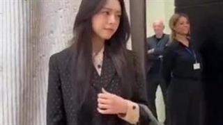 منتشر شده از یونا در افتر پارتی FENDI