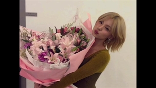 آپدیت اینستاگرام یجی   ELLE HONGKONG X Roger vivier