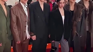 انهایپن و کارینا از اسپا در شوی پرادا در میلان ۲۰۲۵