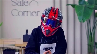 گیگیلی میخاد به همه هدیه بده