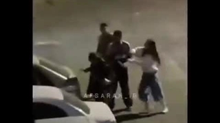 دعوای خیابانی شدید بین یک گروه دختر و پسر خبرساز شد!