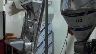 تست محصول شیمیایی با دستگاه آسیاب صنعتی دو مرحله ای اسوه صنعت