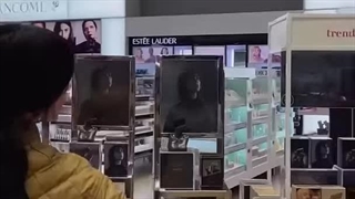 Billie Eilish visiting Ulta Beauty to see her fragrances in Los Angeles )بیلی ایلیش)