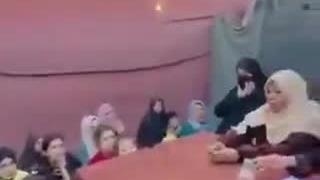 کلاس های اعتقادی برای خانواده های غزه در داخل چادرها همزمان با جنگ با اسرائیل