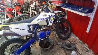 تعویض روغن موتور کراس طرح هاسکی و سرویس موتور مدل NG