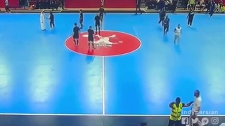 تهدید بازیکنان فوتسال ایران توسط گزارشگر افغان