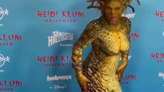 نمایی دیگر از گریم عجیب هایدی کلوم در نقش مدوسا برای هالووین