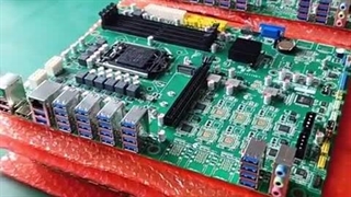 مادربرد با 36 پورت USB