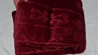 پتو تک نفره زنبق طرح برجسته ای رنگ زرشکی