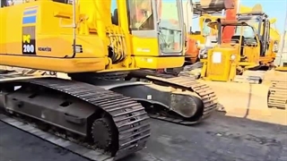 بیل میکانیکی PC200  کوماتسو در بازرگانی بلوچ