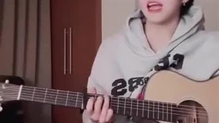 هان عضو گروه Straykids در پست اخیر اینستاگرام خودش ترک toxic till the end رزی رو کاور کرد