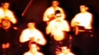 حضور استاد حسین تهرانی و گروه تنبک‌نوازان در سینما با 'مردی که رنج میبرد' ساخته محمدعلی جعفری محصول ۱۳۳۶