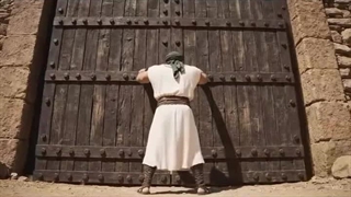 حضرت علی(ع)توانست در سنگین خیبر از جا در آورد اما نتوانست.....