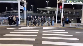 پسرامون به سلامت برای اجرای ماما به هنگ کنگ رسیدن^^