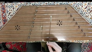 قسمتی از آموزش آنلاین و آفلاین، سنتور به هنرجویان