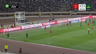 داور پس از بازبینی با کمک داور ویدیویی، پنالتی برای شمس آذر را نگرفت