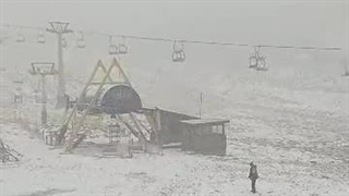 تصاویری دیگر از بارش برف در توچال تهران