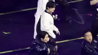 لینو با اینکه پاش آسیب دیده بود به عالی ترین شکل اجرا کردTT