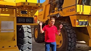 غول کوماتسو اینجاست دامپتراک در بازرگانی تجارت بلوچ