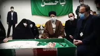 شهید آیت الله دکتر رئیسی بر بالین شهید محسن فخری زاده