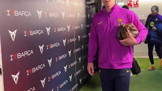 لحظه ورود فلیک و بازیکنان به استادیوم