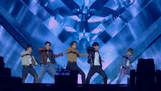 فنکم اجرای جدید آهنگ Love Shot از اکسو در سانس اول فن میتینگ EXO'Verse 2025 در سئول