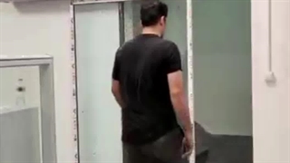نصب و راه اندازی درب شیشه ای تک لنگه با بیشترین بازشو